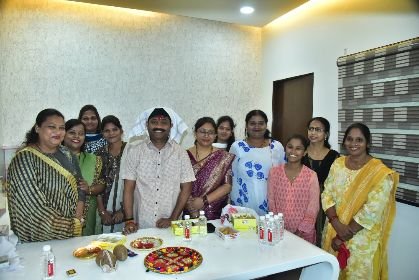 प्रयागराज03नवम्बर24*बहनों ने मंत्री नन्दी को तिलक लगाकर दिया आशीर्वाद*