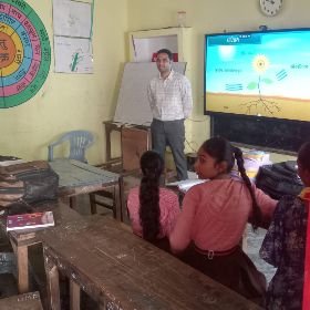 कौशाम्बी04नवम्बर24*उच्च प्राथमिक विद्यालय सिराथू का डीएम ने किया निरीक्षण*