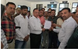 कौशाम्बी04नवम्बर24*पत्रकार की हत्या से आक्रोशित इलेक्ट्रानिक मीडिया क्लब ने विरोध प्रदर्शन कर सौंपा ज्ञापन*