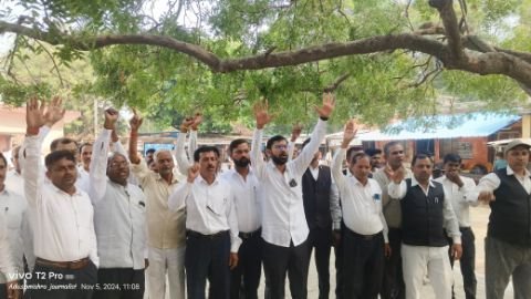 रायबरेली05नवम्बर24*गाजियाबाद प्रशासन के खिलाफ अधिवक्ता हुए लामबंद हड़ताल जारी दो दिन न्यायिक कार्य से विरत रहेंगे अधिवक्ता