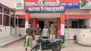 मथुरा05नवम्बर24* एक अभियुक्त को चोरी की मो0साईकिल व एक अवैध चाकू सहित किया गिरफ्तार।*