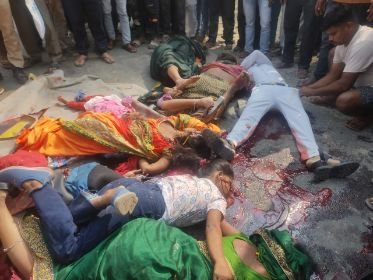 हरदोई06नवम्बर24*कटरा -बिल्हौर हाईवे पर अनियंत्रित होकर पलटा टेम्पो, सामने से आ गयी डीसीएम, 10 की मौत और पांच घायल हरदोई06नवम्बर24*कटरा -बिल्हौर हाईवे पर अनियंत्रित होकर पलटा टेम्पो, सामने से आ गयी डीसीएम, 10 की मौत और पांच घायल