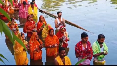 कूचबिहार07नवम्बर24*छठ पूजा में दिन के दौरान आगंतुकों की भीड़ लगी रहती है।