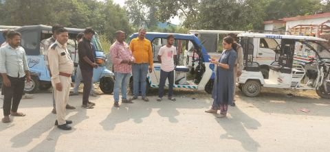 बाराबंकी07नवम्बर24*प्रवर्तन दलों द्वारा 12 ई-रिक्शों/ टैम्पो टैक्सी को नियम विरूद्ध संचालित पाये जाने पर की गई कार्यवाही बाराबंकी07नवम्बर24*प्रवर्तन दलों द्वारा 12 ई-रिक्शों/ टैम्पो टैक्सी को नियम विरूद्ध संचालित पाये जाने पर की गई कार्यवाही