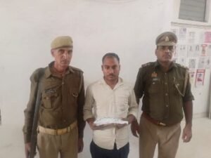 मथुरा 8 नवंबर 2024*थाना वृन्दावन पुलिस द्वारा एक अभियुक्त को अवैध तमंचा/कारतूस सहित किया गिरफ्तार ।*