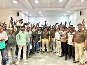कन्नौज08.11.2024*खोए हुए 55 मोबाइल (अनुमानित कीमत लगभग 11 लाख रूपये) बरामद कर उनके मालिकों को सुपुर्द किये गये ।