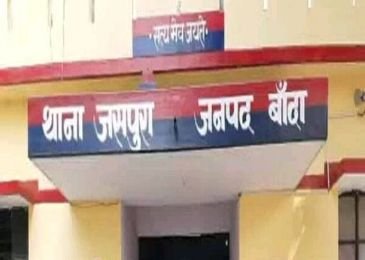 बाँदा09नवम्बर24*बालू माफियाओं की हिम्मत की दाद* थाना के सामने खडा़ डंपर हुआ गायब,सीओ ने लगाई फटकार बाँदा09नवम्बर24*बालू माफियाओं की हिम्मत की दाद* थाना के सामने खडा़ डंपर हुआ गायब,सीओ ने लगाई फटकार