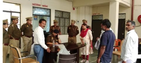 कौशाम्बी09नवम्बर24*समाधान दिवस में एसपी ने सुनी फरियादियों की फरियाद* कौशाम्बी09नवम्बर24*समाधान दिवस में एसपी ने सुनी फरियादियों की फरियाद*