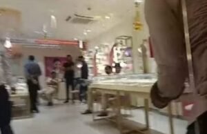 पटना10नवम्बर24*DGP के घर से 500 मी. दूर बड़ा 'कांड', ग्राहक बनकर ज्वेलरी शॉप में घुसे 4 युवक, कर डाली लाखों की लूट*