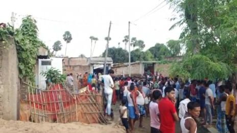 भागलपुर09नवम्बर24*एक ही परिवार के तीन लोग की शौचालय टंकी में एक छेनी गिरने तथा निकालने के कारण टंकी में हुई मौत