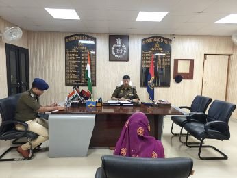 कौशाम्बी11नवम्बर24*फरियादियों की समस्याओं को समयबद्ध गुणवत्ता पूर्ण किया जाए निस्तारित--एसपी* कौशाम्बी11नवम्बर24*फरियादियों की समस्याओं को समयबद्ध गुणवत्ता पूर्ण किया जाए निस्तारित--एसपी*