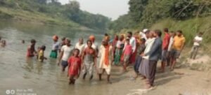 बाराबंकी13नवम्बर24*लोकसभा चुनाव में मिले आश्वासन के पूरा न होने पर पीपा पुल बनाने को लेकर ग्रामीणों ने शुरू किया धरना बाराबंकी13नवम्बर24*लोकसभा चुनाव में मिले आश्वासन के पूरा न होने पर पीपा पुल बनाने को लेकर ग्रामीणों ने शुरू किया धरना