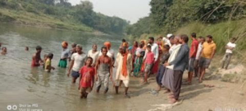 बाराबंकी13नवम्बर24*लोकसभा चुनाव में मिले आश्वासन के पूरा न होने पर पीपा पुल बनाने को लेकर ग्रामीणों ने शुरू किया धरना बाराबंकी13नवम्बर24*लोकसभा चुनाव में मिले आश्वासन के पूरा न होने पर पीपा पुल बनाने को लेकर ग्रामीणों ने शुरू किया धरना