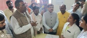 बाराबंकी13नवम्बर24*अन्नदाताओं को धान तौल के लिये क्रयकेन्द्रों पर न करना पड़े इंतजार : सुरेश राही बाराबंकी13नवम्बर24*अन्नदाताओं को धान तौल के लिये क्रयकेन्द्रों पर न करना पड़े इंतजार : सुरेश राही