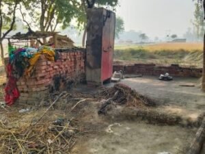 रायबरेली14नवम्बर24*अज्ञात करणों से लगी आग बंगले में रह रहे परिवार की गृहस्ती का सारा सामान जलकर राख