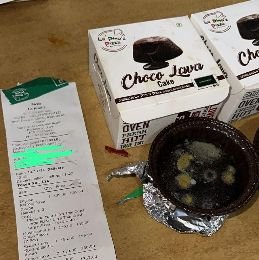 बाराबंकी15नवम्बर24*एफएसडीए विभाग की लापरवाही उजागर शोरूम में बिक रहा सड़ा केक