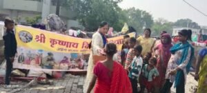 वाराणसी15नवम्बर24*श्री कृष्णाय फाउंडेशन के द्वारा जरूरतमंद लोगों को वस्त्र दान