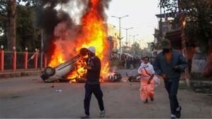 मणिपुर17नवम्बर24 *प्रदर्शनकारियों ने दिया 24 घंटे का अल्टीमेटम, कहा- 'आरोपियों पर कार्रवाई करें, नहीं तो...'.* मणिपुर17नवम्बर24 *प्रदर्शनकारियों ने दिया 24 घंटे का अल्टीमेटम, कहा- 'आरोपियों पर कार्रवाई करें, नहीं तो...'.*