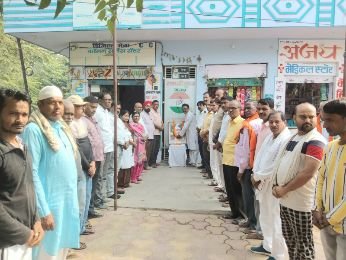 मुगलसराय19नवम्बर24*शहर कांग्रेस कमेटी के तत्वाधान मे कालीमहाल स्थित पार्टी कैंप कार्यालय पर पूर्व प्रधानमंत्री स्व. इंदिरा गांधी जी की जयंती मनाई गई मुगलसराय19नवम्बर24*शहर कांग्रेस कमेटी के तत्वाधान मे कालीमहाल स्थित पार्टी कैंप कार्यालय पर पूर्व प्रधानमंत्री स्व. इंदिरा गांधी जी की जयंती मनाई गई