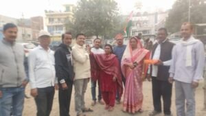 मुगलसराय23नवम्बर24*प्रियंका गांधी की ऐतिहासिक जीत पर कांग्रेसजनों ने एक दूसरे को मिठाई खिलाकर खुशी का इजहार किया।