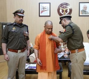 लखनऊ23नवम्बर24*मुख्यमंत्री योगी आदित्यनाथ को फ्लैग लगाया गया!!* लखनऊ23नवम्बर24*मुख्यमंत्री योगी आदित्यनाथ को फ्लैग लगाया गया!!*