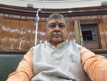 पूर्णिया बिहार 25 नवम्बर 24*विधानसभा सत्र के प्रथम दिन विधायक विजय खेमका ने विकास कार्यों का निवेदन सदन में प्रस्तुत किया।