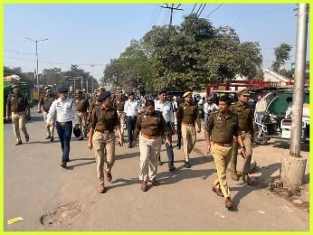 कानपुर नगर25नवम्बर24*यातायात व्यवस्था को सुगम एवम व्यवस्थित करने हेतु पैदल गश्त किया गया।