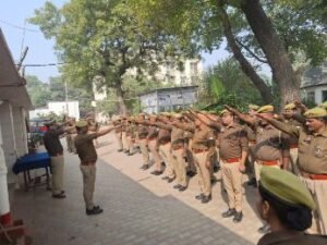 हरदोई26नवम्बर24*अंडर ट्रेनिंग सीओ ने संविधान दिवस पर पुलिसकर्मियों को सत्यनिष्ठा की शपथ दिलाई