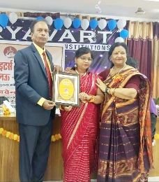 कौशाम्बी26नवम्बर24*उत्तर प्रदेश राइटर्स अवार्ड फेस्टिवल में सम्मानित हुई प्रज्ञा शर्मा गार्गी*
