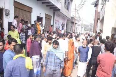 वाराणसी28नवम्बर24*शादी वाले दिन गैस के रिसाव से आग लगने से सात लोग झुलसे