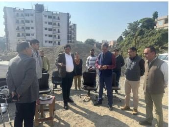 देहरादून29नवम्बर24*श्री बंशी धर तिवारी ने अलायम आवासीय परियोजना का निरीक्षण किया,