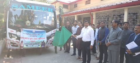 पूर्णिया29नवम्बर24*चयनित कलाकारों को भाग लेने के लिए समाहरणालय परिसर से हरी झंडी दिखाकर रवाना किया गया।