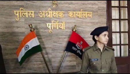 पूर्णिया29नवम्बर24*अवैध आग्नेयास्त्र रखने के जुर्म में एक कार सवार व्यक्ति गिरफ्तार।