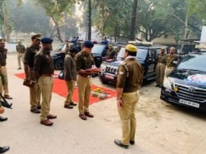 उन्नाव29नवम्बर24*SP दीपक भूकर ने शुक्रवार की साप्ताहिक परेड की सलामी ली, परेड का निरीक्षण किया।