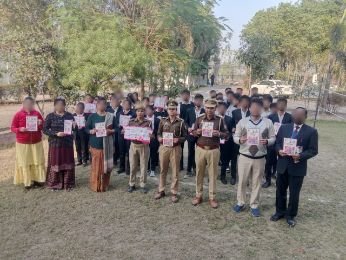 सहारनपुर29नवम्बर24*मिशन शक्ति फेज़ 5 के तहत एंटी रोमियो टीम ने छात्र-छात्राओं व बालिकाओं और महिलाओं को किया जागरूक*