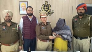 पंजाब07दिसम्बर24*नगर थाना नंबर दो की प्रभारी इंस्पेक्टर प्रोमिला रानी ने घायल के इलाज में की आर्थिक मदद