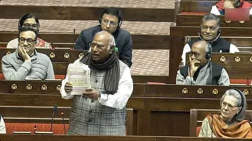 दिल्ली16दिसम्बर24*लोकसभा में नेहरू पर तथ्यों को तोड़-मरोड़ कर पेश किया गया', खरगे बोले- माफी मांगे पीएम मोदी