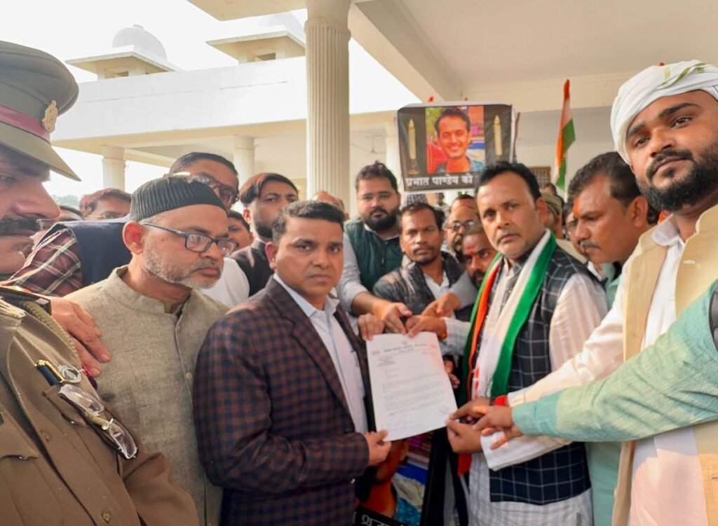 कौशांबी26दिसम्बर24*कांग्रेसी प्रभात पांडे के मृत्यु की निष्पक्ष जांच की मांग को लेकर कांग्रेसियों ने किया प्रदर्शन* कौशांबी26दिसम्बर24*कांग्रेसी प्रभात पांडे के मृत्यु की निष्पक्ष जांच की मांग को लेकर कांग्रेसियों ने किया प्रदर्शन*
