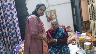 वाराणसी1दिसम्बर24*महिला भूमिहार समाज की सक्रिय सदस्य नीलिमा राय ने अपने जन्मदिन पर वृद्धा आश्रम में बांटी कंबल