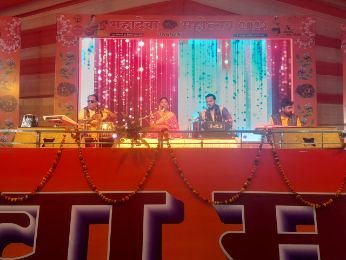 बाराबंकी1दिसम्बर24*लोकगायक मानसी के भजनों से मंत्रमुग्ध हुए श्रोता