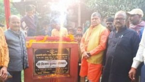 पूर्णिया बिहार3दिसंबर24*मुख्यमंत्री ग्रामीण योजना के तहत मेहता चौक से भक्ति धाम तक‌ विधायक ने सड़क का शिलान्यास किया ।