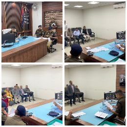 मथुरा 3 दिसंबर 2024*बरिष्ठ पुलिस अधीक्षक ने कार्यालय में बैठकर जनसमस्याओं को सुनकर त्वरित निस्तारण के दिये आदेश