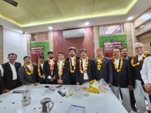 मथुरा3दिसम्बर24*बार एसोसिएशन ने मनाया अधिवक्ता दिवस,पांच नवीन अधिवक्ताओं को बैंड पहनाकर किया सुशोभित