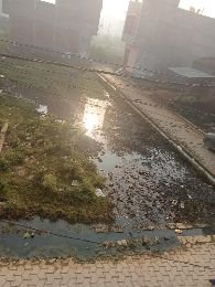 कौशाम्बी3दिसम्बर24*टूट गई नालिया भर गया पानी बजबजाती नालिया दे रही है बीमारियों को दावत*