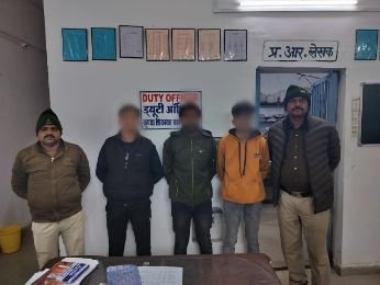 अनूपपुर3दिसम्बर24*शराबियों ने शिक्ष के मंदिर को भी नहीं छोड़ा*