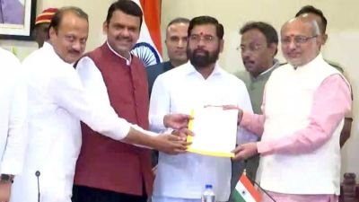 मुम्बई4दिसम्बर24*CM और डिप्टी सीएम का पद तकनीकी', महायुति की प्रेस कॉन्फ्रेंस में बोले फडणवीस; सरकार बनाने का दावा किया पेश*