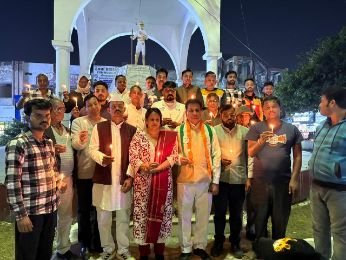 मथुरा05दिसम्बर24*संभल प्रकरण में सरकार की सद्बुद्धि के लिए कांग्रेस ने निकाला कैंडल मार्च