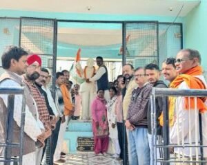 मुगलसराय06दिसम्बर24*बाबा साहब के महा परिनिर्वाण दिवस पर कांग्रेसजनों ने पुष्पांजलि अर्पित की।