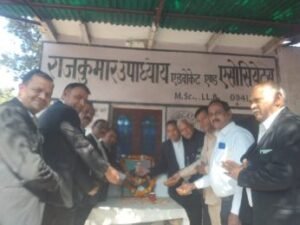 मथुरा06दिसम्बर24*कलेक्ट्रेड के अधिवक्ताओ ने मिल कर महापरिनिर्वाण दिवस मनाया।