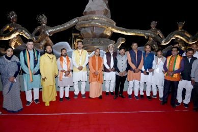 प्रयागराज07दिसम्बर24*भारतीय मंदिरों और पुराणों की महिमा तथा कारीगरी को दर्शा रहा शिवालय पार्क*